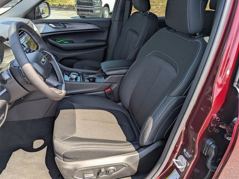 New 2025 Jeep Grand Cherokee 4WD image 12