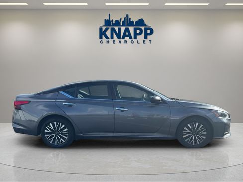 Used 2024 Nissan Altima 2.5 SV FWD image 6