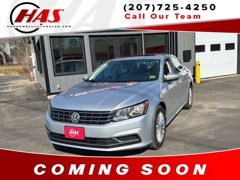 Used 2017 Volkswagen Passat 1.8T SE image 1