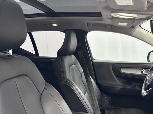 Certified 2025 Volvo XC40 B5 Plus AWD/4WD image 19