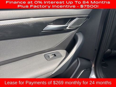 New 2025 VinFast VF 8 Eco image 15