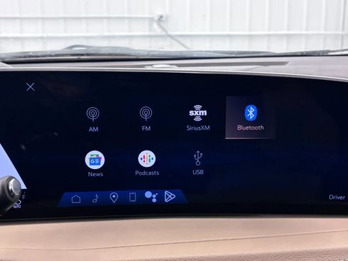 Used 2024 Cadillac XT4 Premium Luxury w/ Technology Package FWD image 25