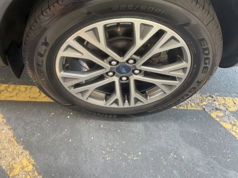 Used 2020 Ford Escape SEL image 12