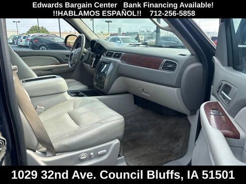 Used 2009 GMC Yukon XL SLT w/ Preferred Package AWD/4WD image 8