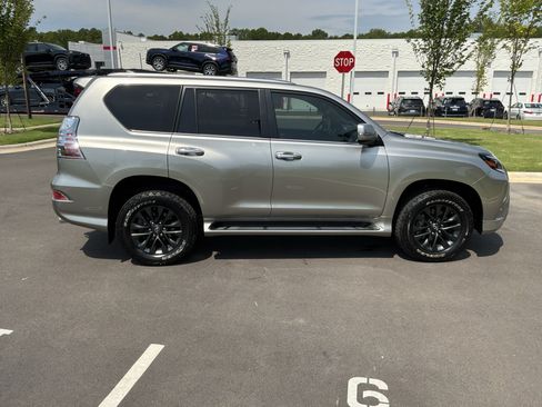 Used 2022 Lexus GX 460 Premium w/ Premium Package AWD/4WD image 11