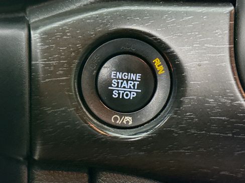Used 2017 Jeep Grand Cherokee Altitude RWD image 21