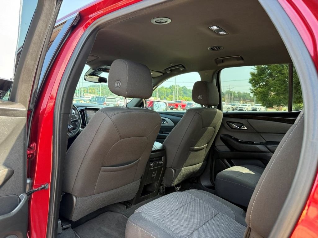 Used 2023 Chevrolet Traverse LT FWD image 15
