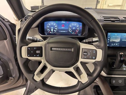 Used 2020 Land Rover Defender 110 HSE AWD/4WD image 14