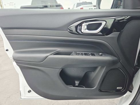 Used 2025 Jeep Compass Limited w/ High Altitude Package image 35