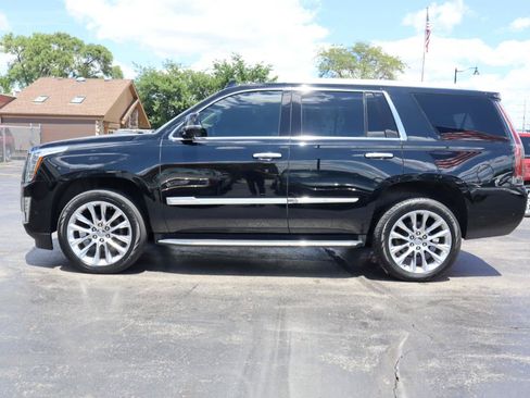 Used 2018 Cadillac Escalade Luxury AWD/4WD image 2