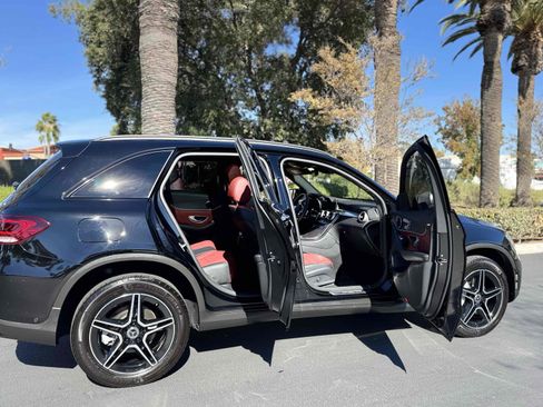 Used 2022 Mercedes-Benz GLC 300 4MATIC w/ AMG Line image 16