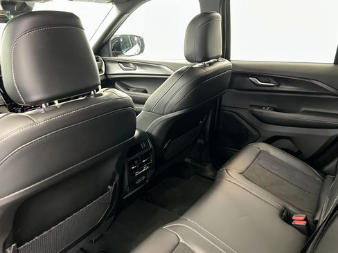 New 2025 Jeep Grand Cherokee Altitude AWD/4WD image 19