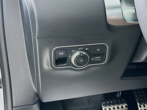New 2026 Mercedes-Benz GLB 250 image 11