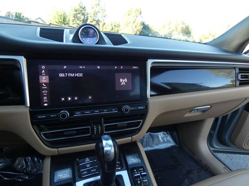 Used 2019 Porsche Macan image 55