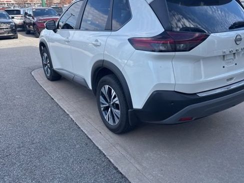 Used 2022 Nissan Rogue SV w/ SV Premium Package image 5