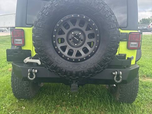 Used 2017 Jeep Wrangler Unlimited Rubicon w/ Connectivity Group AWD/4WD image 34