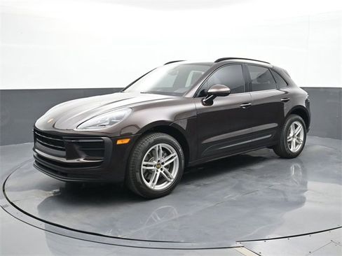 Certified 2022 Porsche Macan image 1