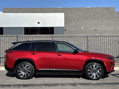 Used 2025 Jeep Wagoneer S Limited AWD/4WD image 9