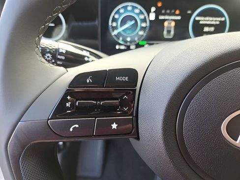 New 2025 Hyundai Elantra Limited image 18