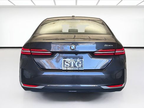 Used 2024 BMW 530i w/ Premium Package image 5
