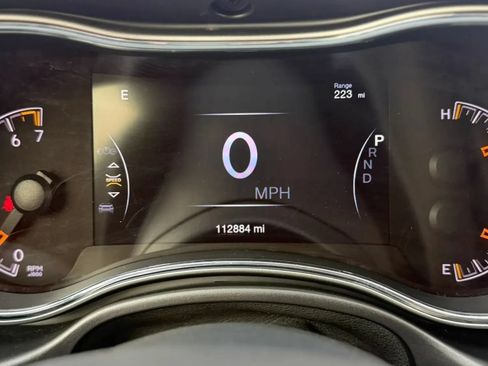 Used 2018 Jeep Grand Cherokee Laredo AWD/4WD image 19