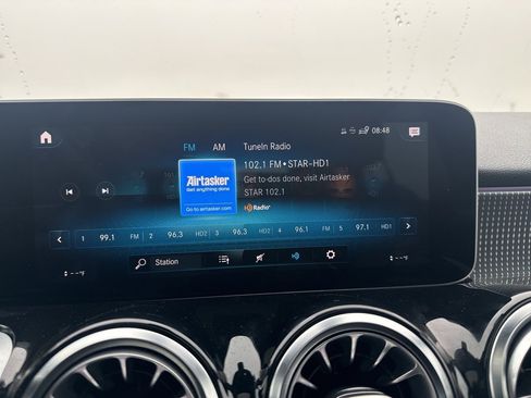 Used 2021 Mercedes-Benz GLB 250 4MATIC image 32