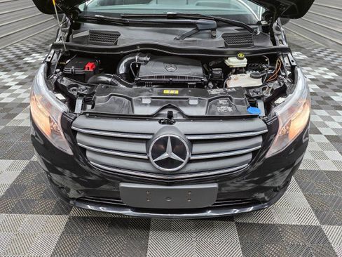 Used 2023 Mercedes-Benz Metris Passenger image 36
