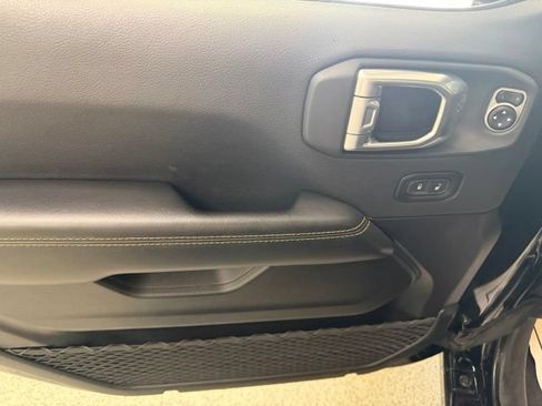 Used 2025 Jeep Wrangler Unlimited Sahara AWD/4WD image 14