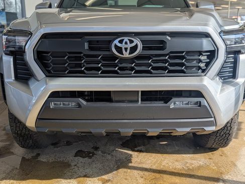 Used 2024 Toyota Tacoma TRD Off-Road image 9