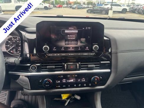 Used 2024 Nissan Pathfinder SV AWD/4WD image 14