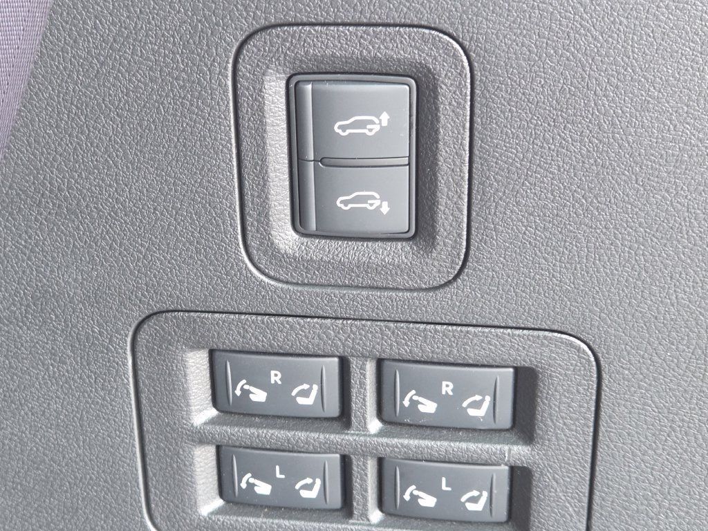 Used 2025 INFINITI QX80 Sensory AWD/4WD image 34