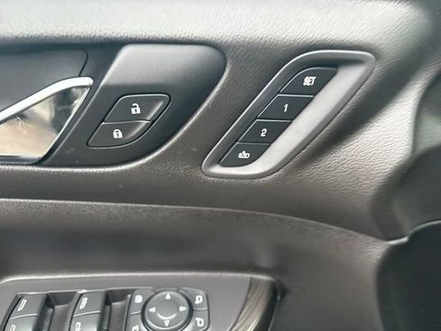 Used 2022 GMC Acadia SLT w/ Technology Package image 14