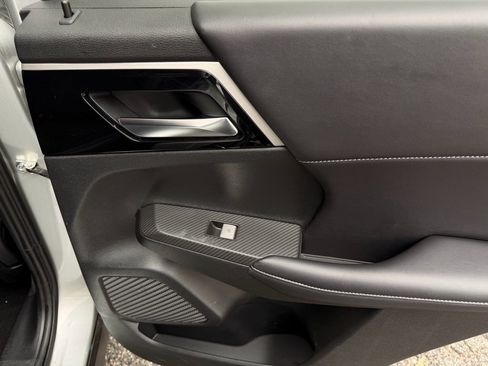 Used 2024 Mitsubishi Outlander SE image 27