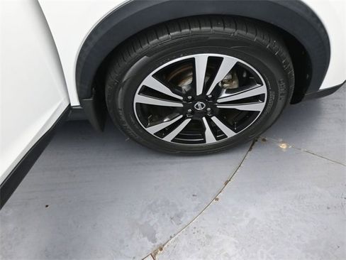 Used 2018 Nissan Kicks SV image 28