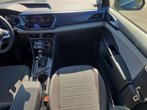 Used 2024 Volkswagen Taos SE image 21