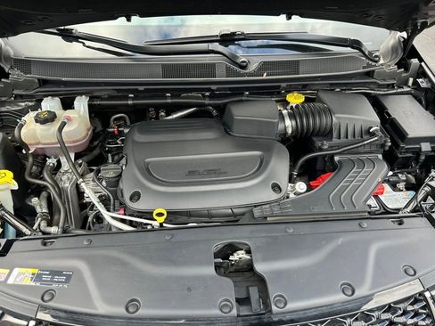 Used 2023 Chrysler Pacifica Touring-L image 29