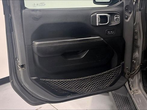 Used 2020 Jeep Wrangler Unlimited Sahara image 16