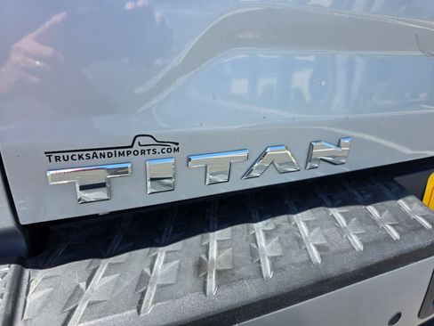 Used 2020 Nissan Titan SV w/ SV Convenience Package image 8