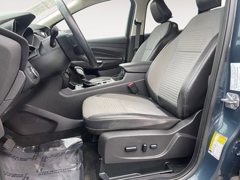 Used 2019 Ford Escape SE image 30