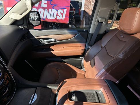 Used 2016 Cadillac Escalade Luxury image 15