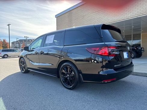 Used 2023 Honda Odyssey Sport image 2