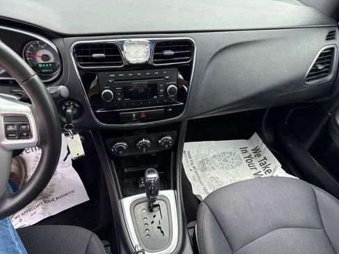Used 2013 Chrysler 200 Touring w/ S Exterior Appearance Pkg image 9
