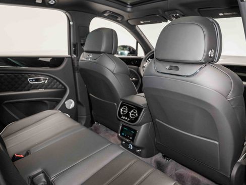 Certified 2024 Bentley Bentayga AWD/4WD image 23