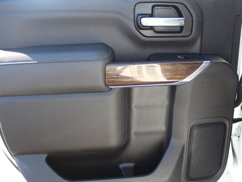 Used 2022 GMC Sierra 2500 SLE w/ SLE Convenience Package image 18