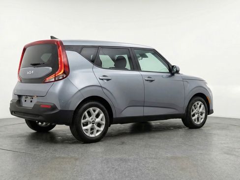 Used 2025 Kia Soul LX w/ LX Technology Package FWD image 9