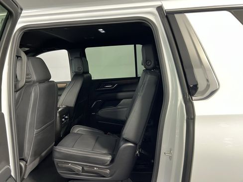 Used 2025 GMC Yukon XL Denali image 30