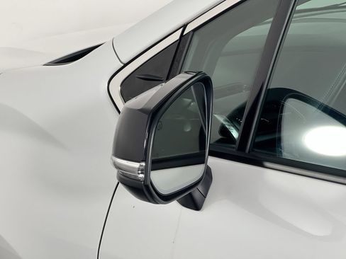 Used 2023 Toyota Sienna XSE FWD image 6