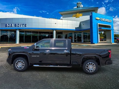 New 2026 Chevrolet Silverado 2500 LT w/ Z71 Chrome Sport Edition AWD/4WD image 2