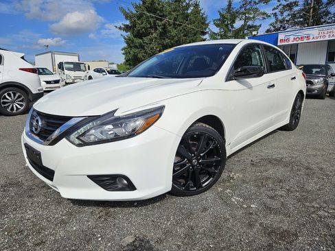 Used 2017 Nissan Altima 2.5 SR w/ Midnight Edition Package FWD image 2