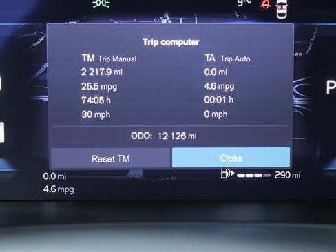 Used 2025 Volvo V60 B5 Cross Country Plus image 28